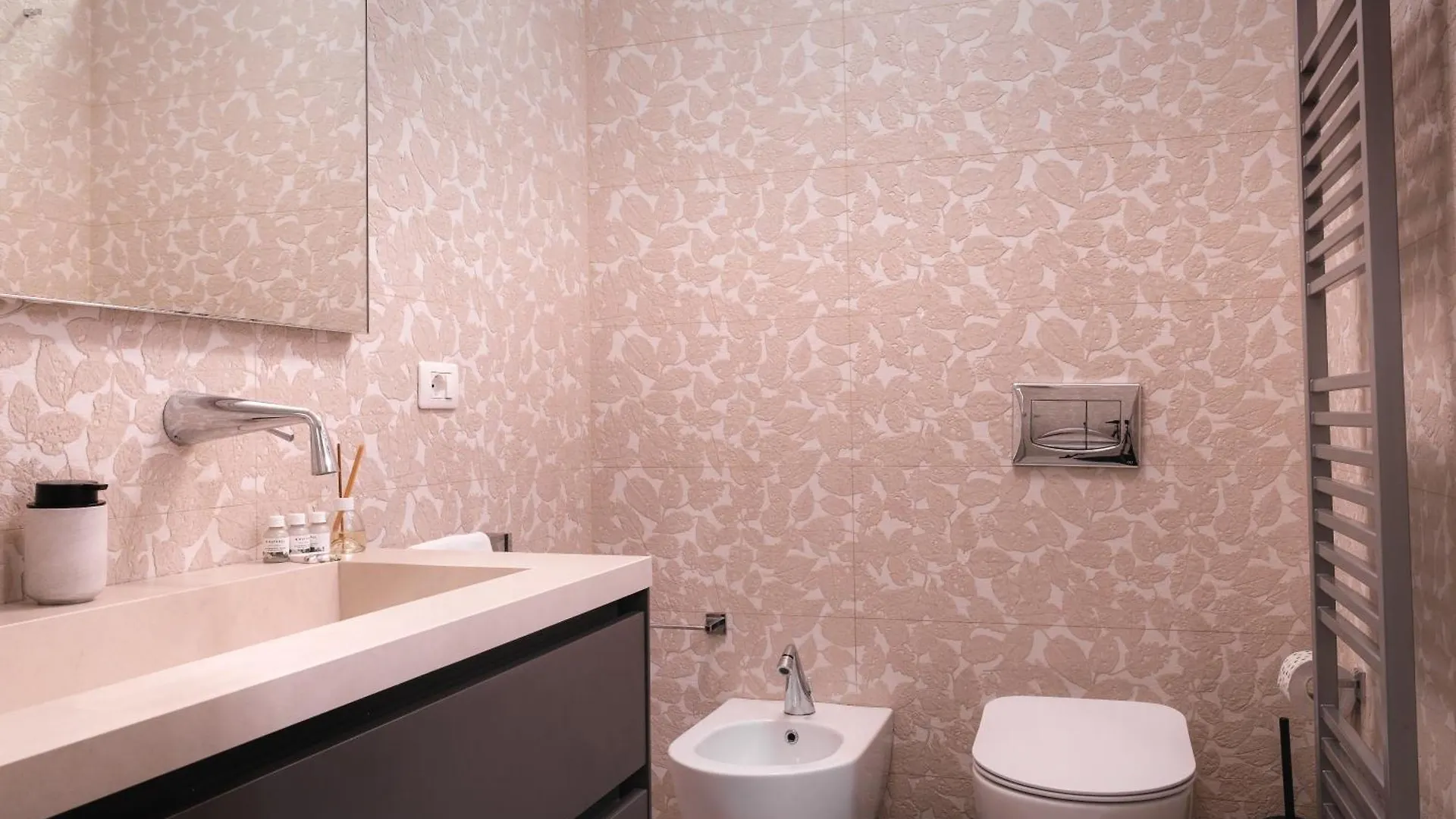 Ginny Apartment فلورنس