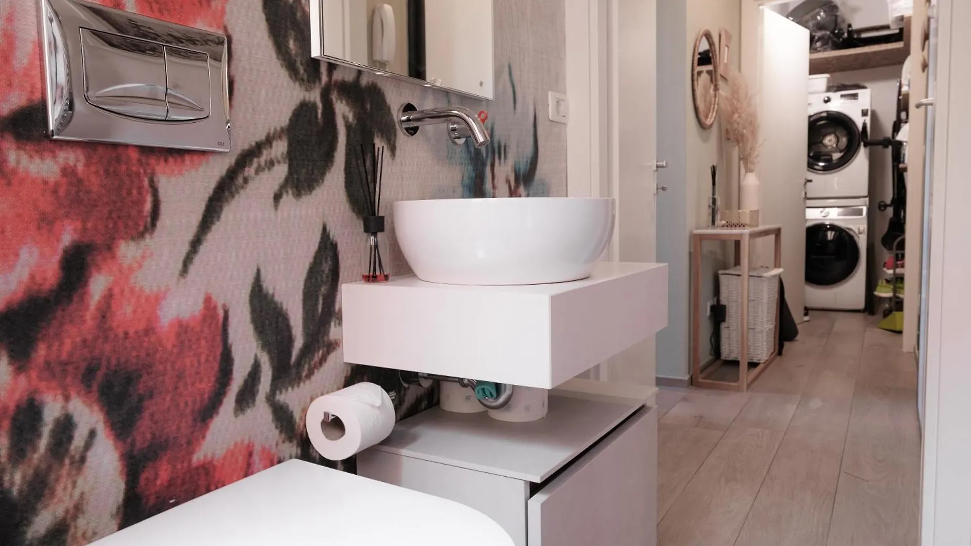 Ginny Apartment فلورنس