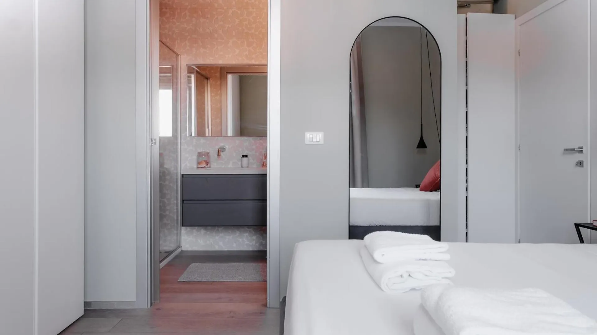 Ginny Apartment فلورنس